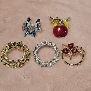 Lot Of 5 Vintage Gerry's Signed Brooch Pin Wreath Circle Roses Blue Birds Apple